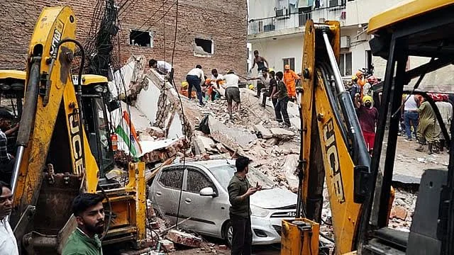 Delhi Satya Niketan Building Collapse: Six Dead, 13 Rescued — What Went Wrong?