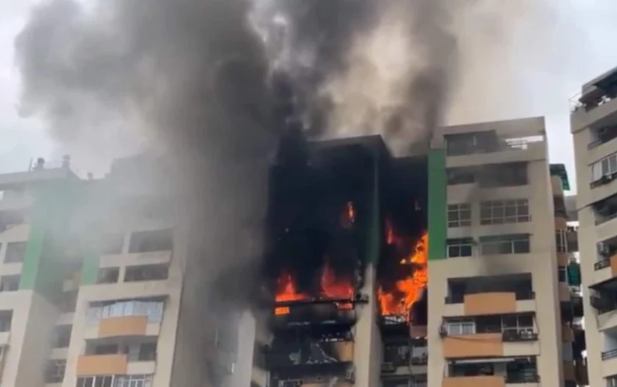 Ghaziabad Fire: Massive Blaze Erupts at Gaur Green Avenue in Indirapuram; Multiple Flats Gutted