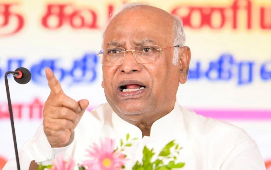 Kharge Clarifies Remarks on PM Modi, Accuses Him of “Terrorising” Political Opponents