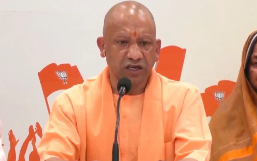 Yogi Adityanath Leads ‘Jan Aakrosh’ March in Lucknow Over Women’s Quota Defeat