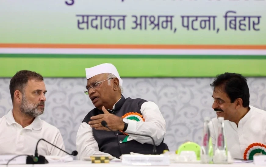 BJP Delegation Meets President Over Kharge Remark