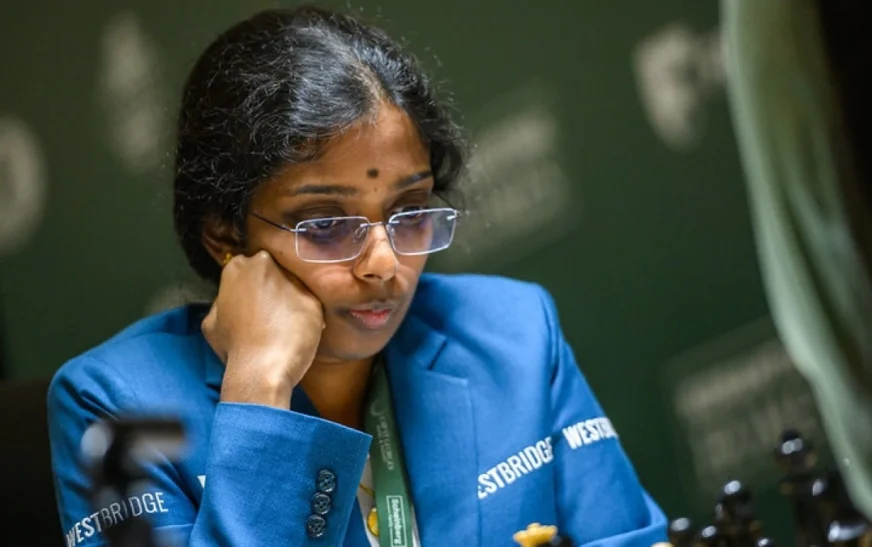 Vaishali Loses Grip on Lead After Costly Defeat to Zhu Jiner