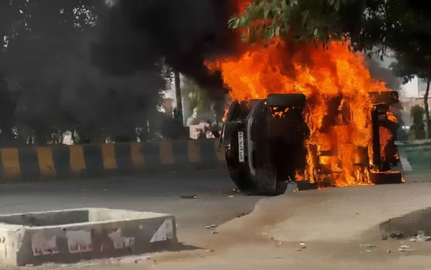 Noida Unrest: Wage Anger Explodes as ₹20,000 Demand Forces Midnight Talks
