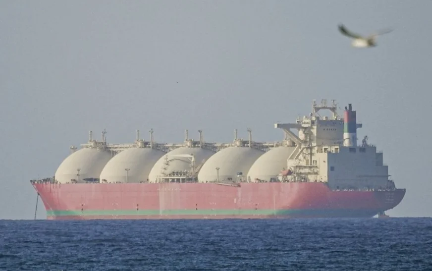 Strait of Hormuz Crisis: Sanctioned Tanker Abandons US Blockade Bid, Turns Back to Gulf – Latest Update