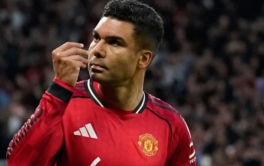 Manchester United Edge Brentford to Near Champions League Return