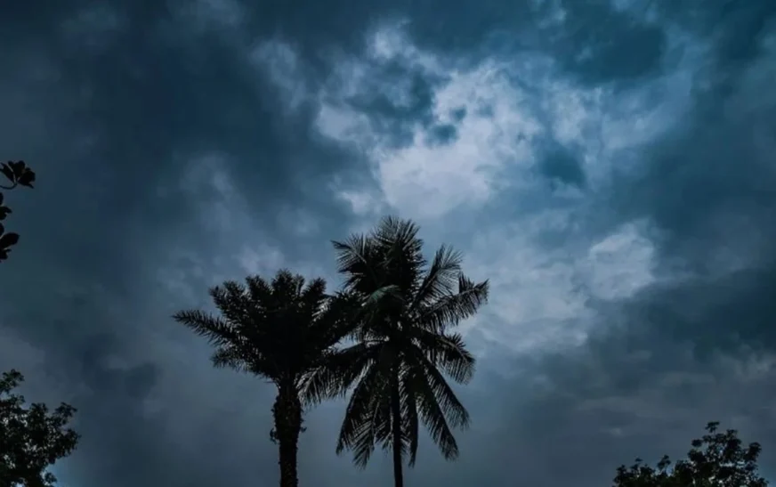 IMD Issues Yellow Alert Across Kerala, Monsoon Likely by May 26