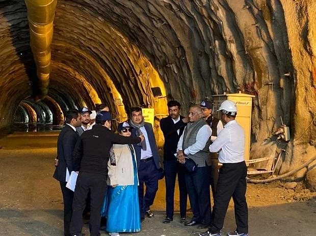 Gadkari Reviews Highway Projects in Jammu & Kashmir, Ladakh; Pushes for Faster Execution