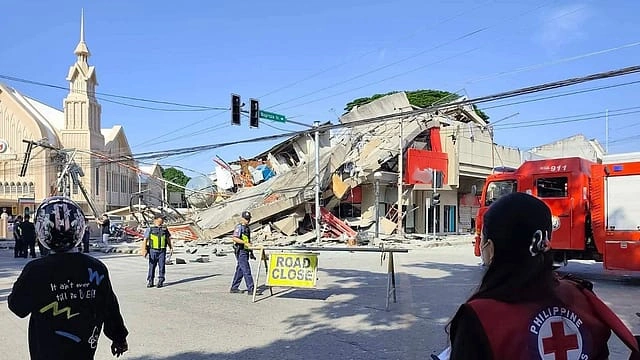  Powerful Philippines Quake Triggers Tsunami Alerts Across Asia
