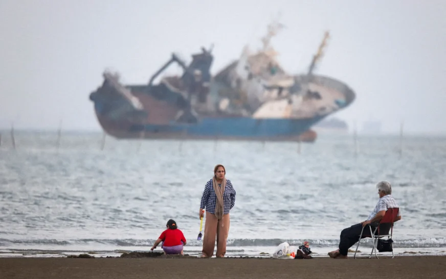 US Strikes Iranian Coastal Sites After Drone Threat Escalates Gulf Tensions