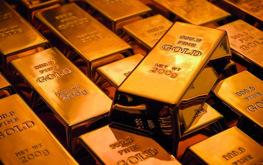 Gold Falls Below ₹1.5 Lakh Mark Amid Global Sell-Off, Buyers Return to Bullion Market