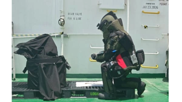 Indian Navy Recovers Missile Warhead From Foreign Tanker Off Kerala Coast in High-Risk Operation