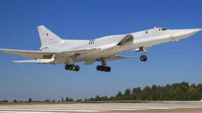 US B-52 and Russian Tu-22M3 Bombers Crash on Same Day, Raising Questions Over Aging Strategic Fleets