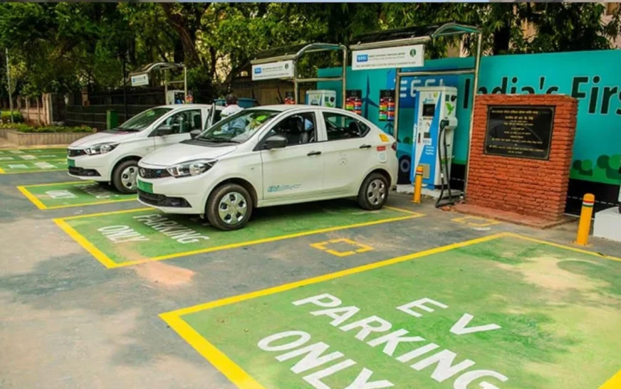 Delhi Approves New EV Policy 2.0: ₹1 Lakh Scrappage Incentive, EV Subsidies and Electric-Only Two-Wheelers by 2028