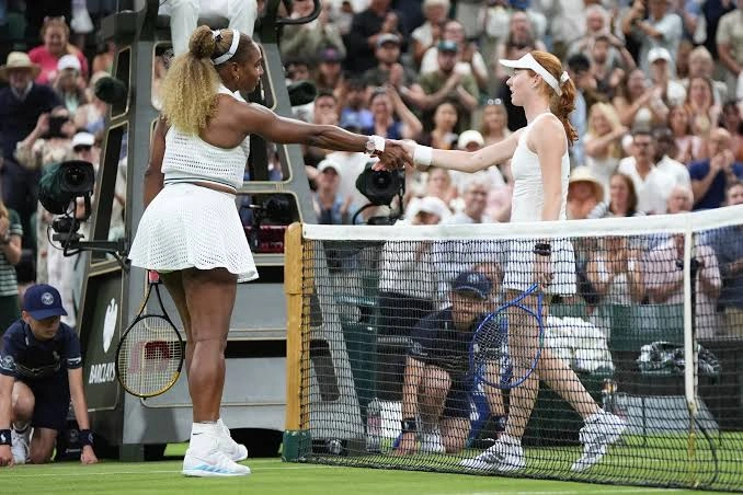  Serena Williams’ Wimbledon Comeback Ends in Defeat, Inspires Standing Ovation