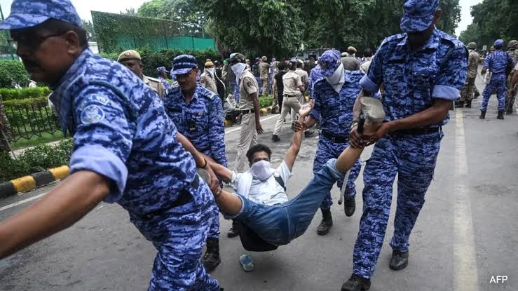 Violence Erupts During CJP Protest in Delhi; RAF Personnel Attacked, Multiple FIRs Registered