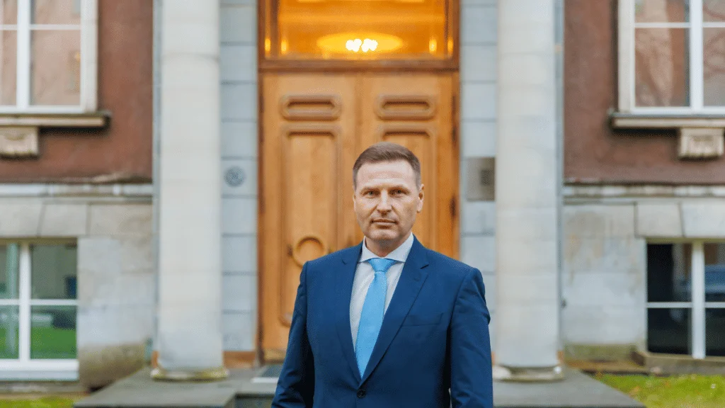 Estonia Defence Minister Resigns Over €70 Million Ukraine Shell Deal Involving Indian Firm